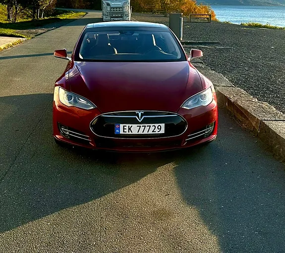 Tesla Model S 2015 photo 5