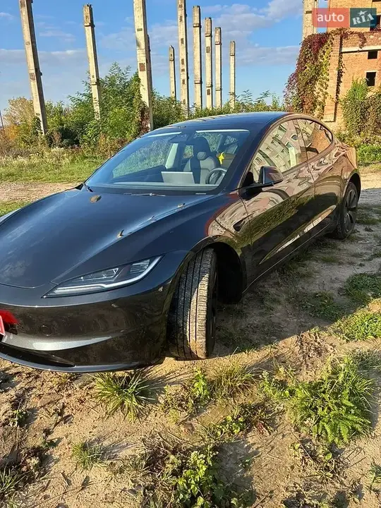 Tesla Model 3 2024 photo 3