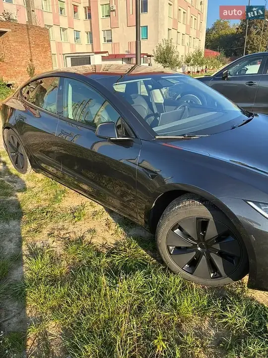 Tesla Model 3 2024 photo 5