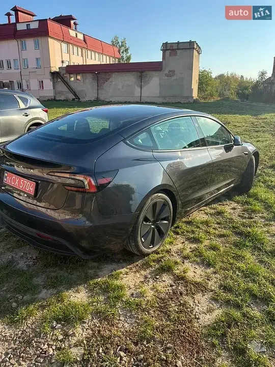 Tesla Model 3 2024 photo 4