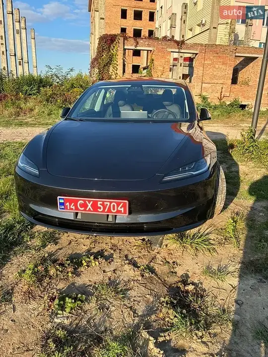 Tesla Model 3 2024 photo 2