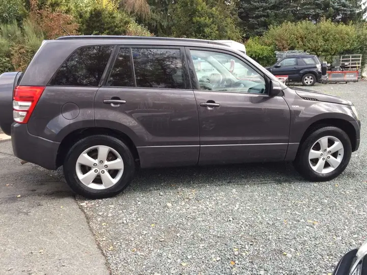 Suzuki Grand Vitara 2011 photo 4