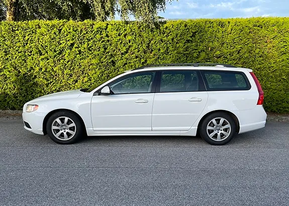 Volvo V70 2013 photo 2