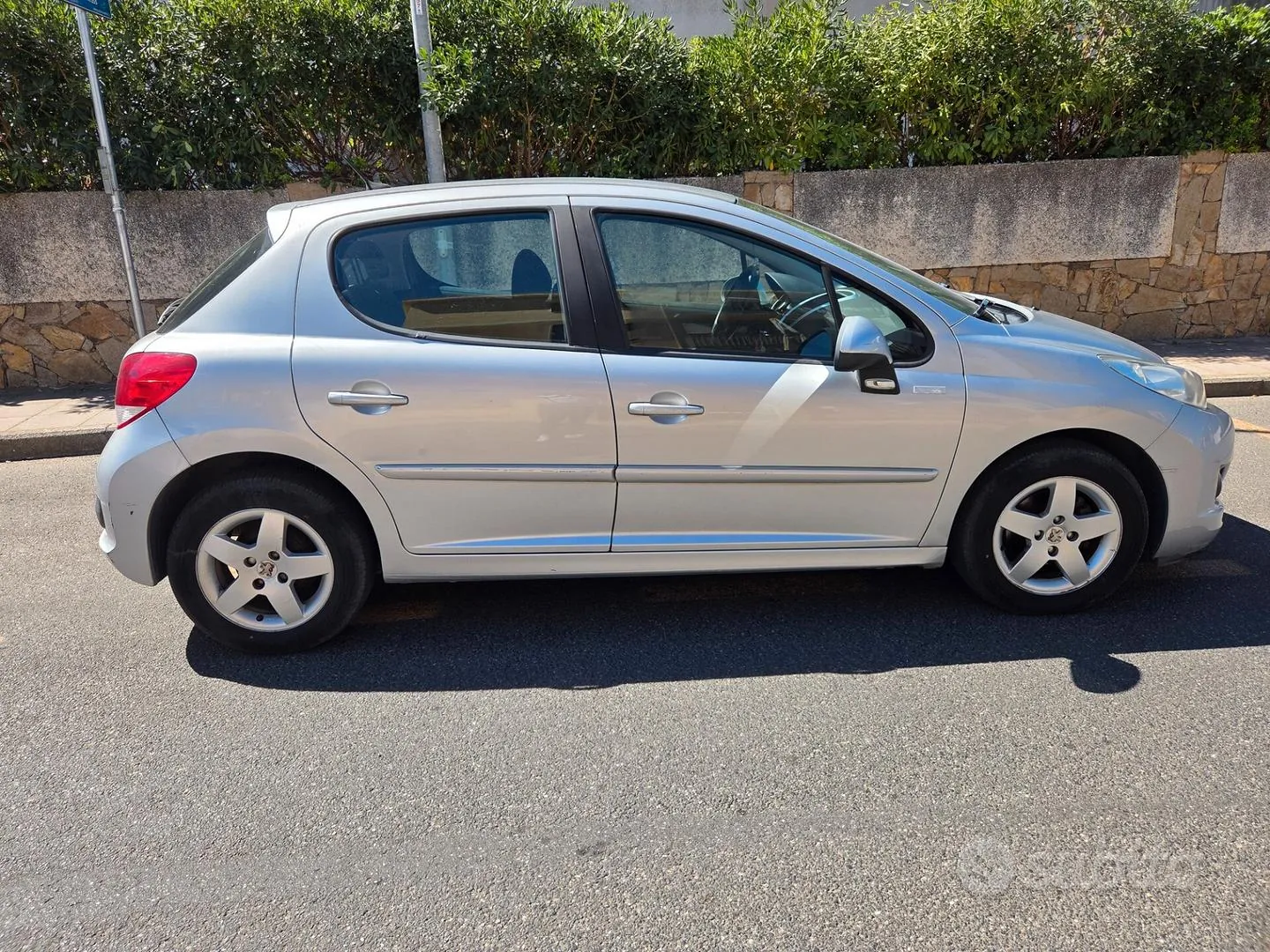 Peugeot 207 2011 photo 2