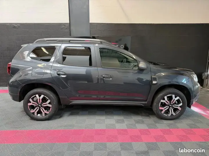 Dacia Duster 2023 photo 2