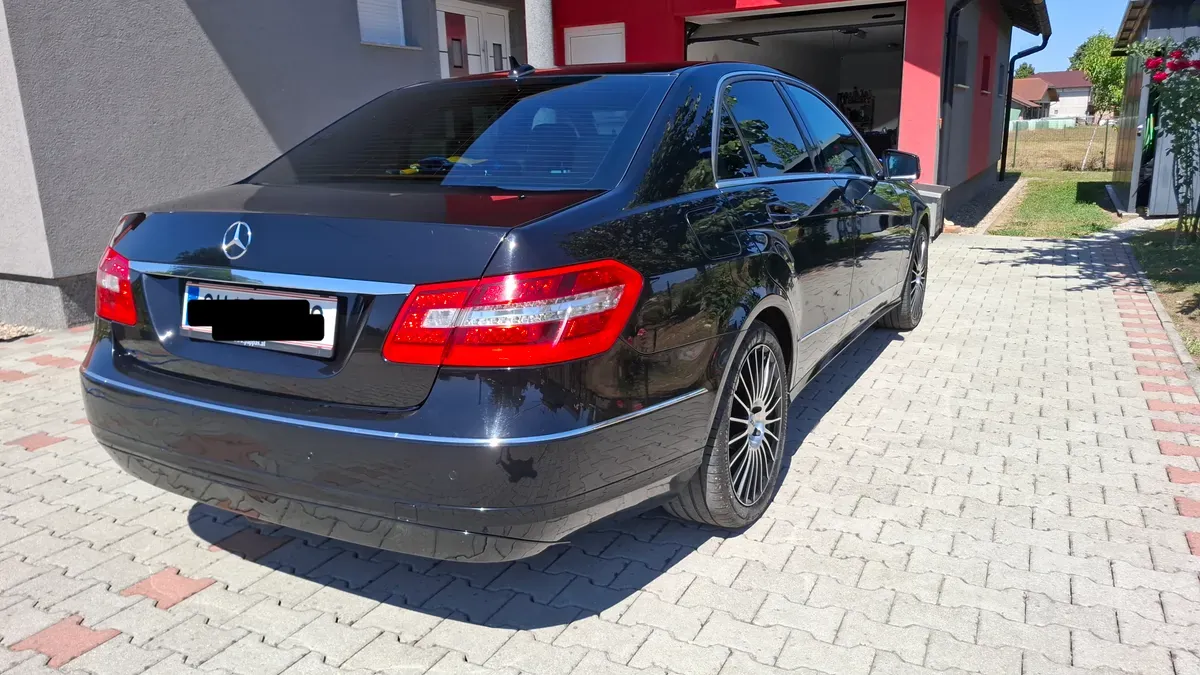 Mercedes-Benz E-Class 2009 photo 3