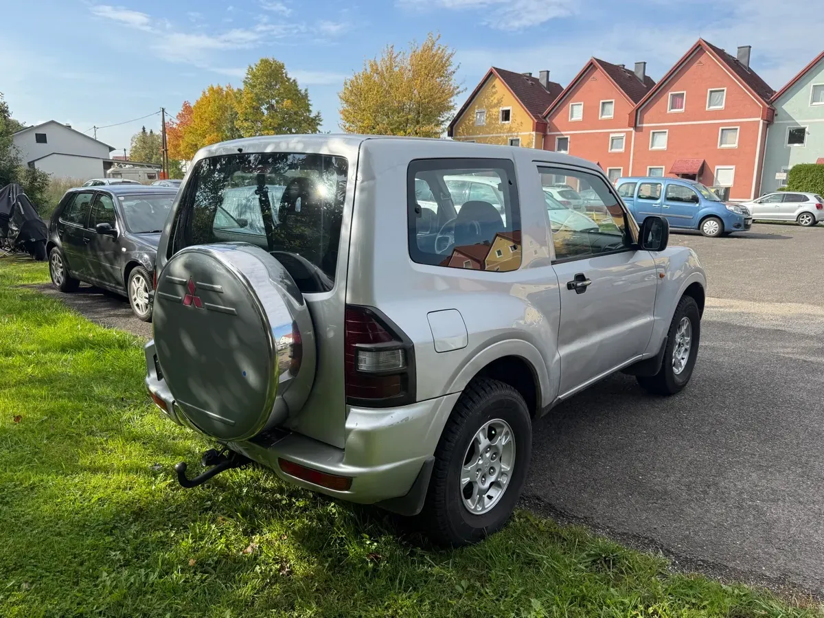 Mitsubishi Pajero 2001 photo 3