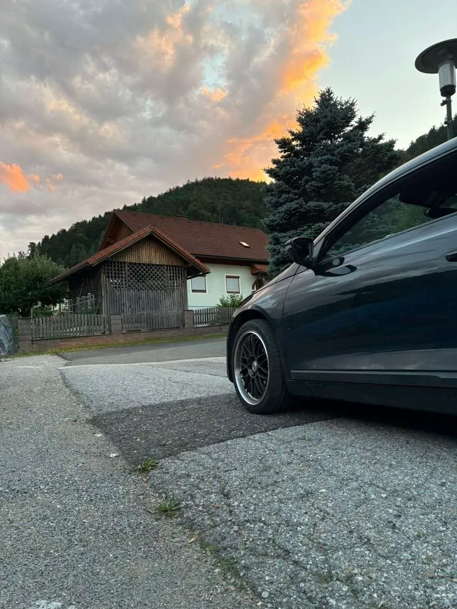 Volkswagen Scirocco 2009 photo 2
