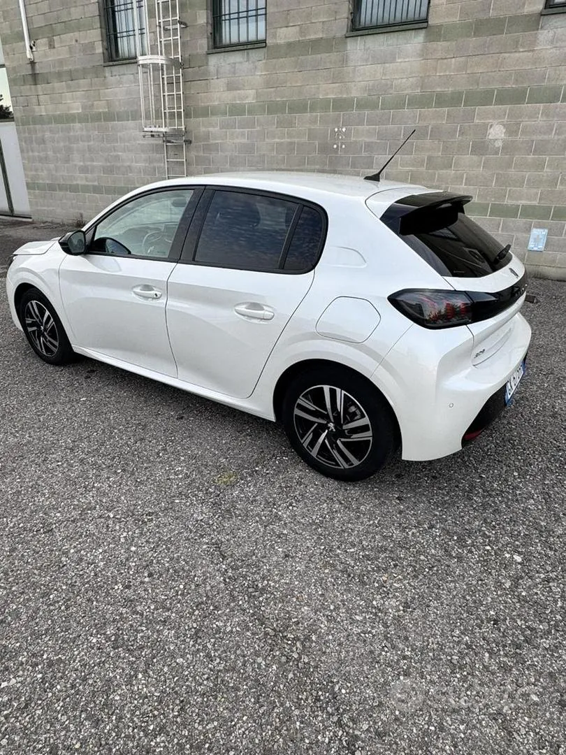Peugeot 208 2022 photo 2