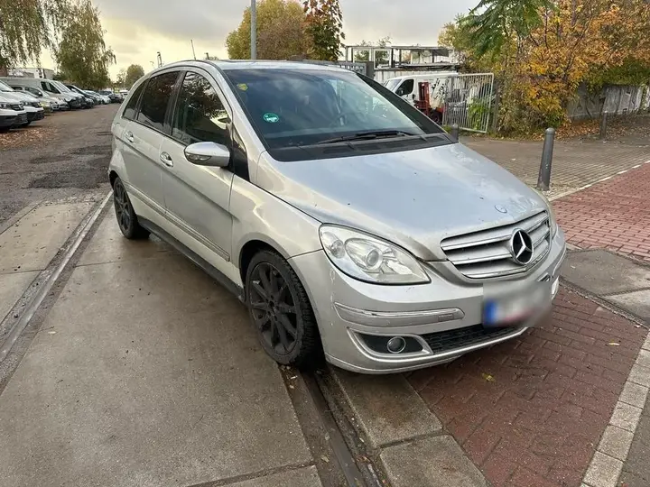 Mercedes-Benz B200