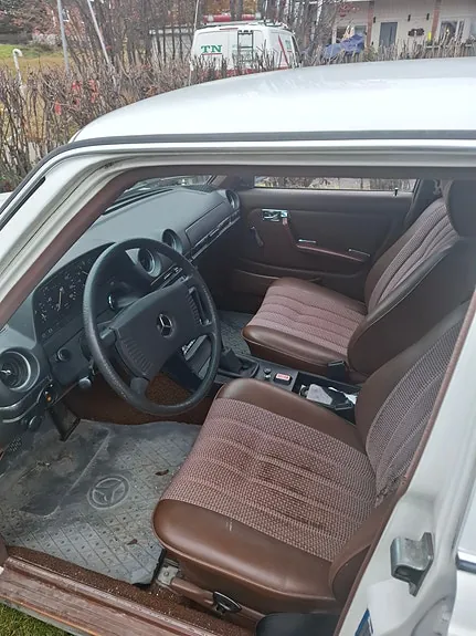 Mercedes-Benz 220 D 1978 photo 4