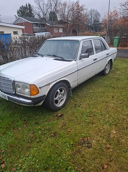 Mercedes-Benz 220 D 1978 photo 3