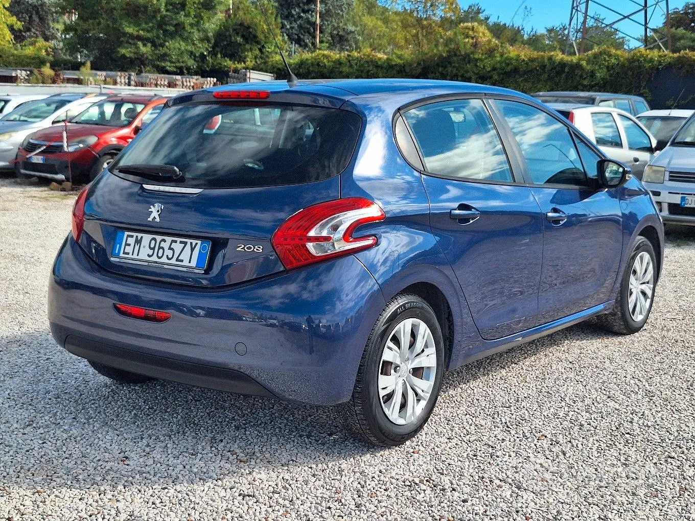 Peugeot 208 2012 photo 3