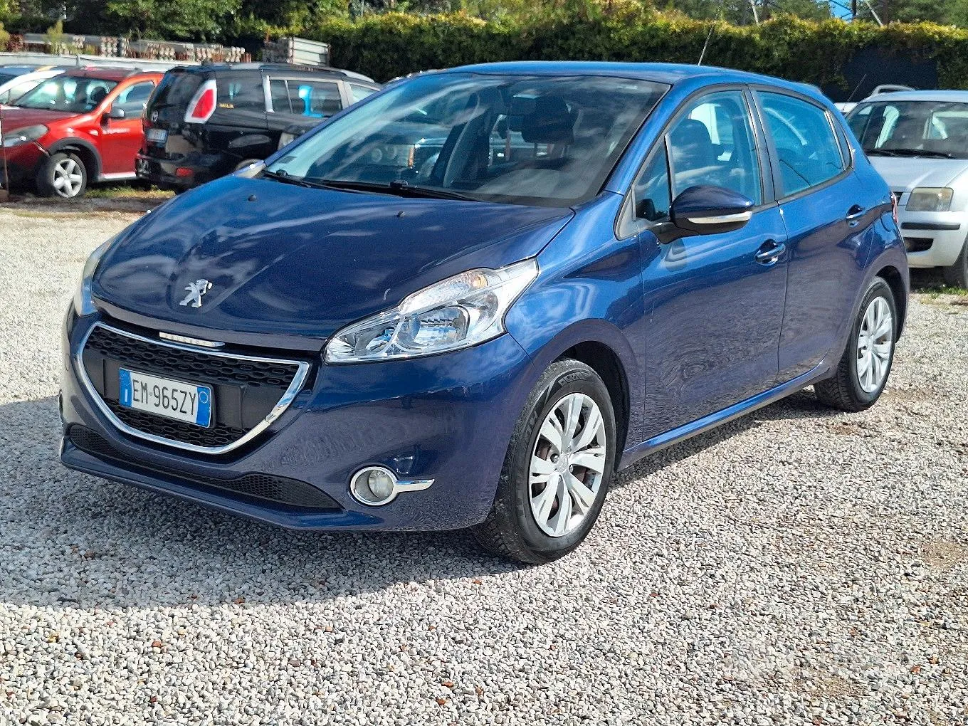 Peugeot 208 2012 photo 2