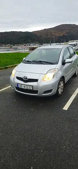 Toyota Yaris 2009 photo 2