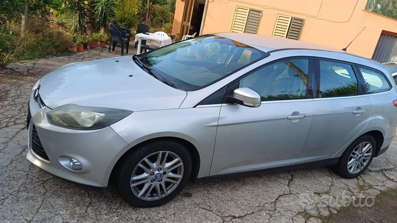 Ford Focus 2012 photo 2