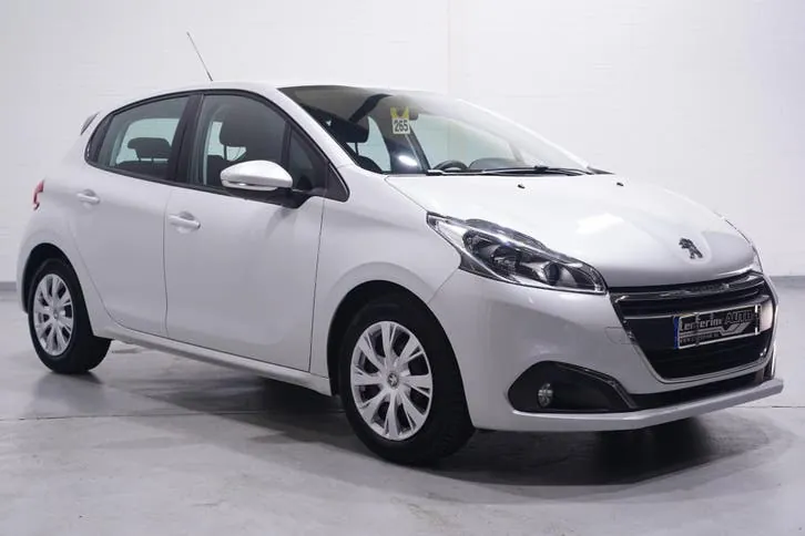 Peugeot 208 2018 photo 3