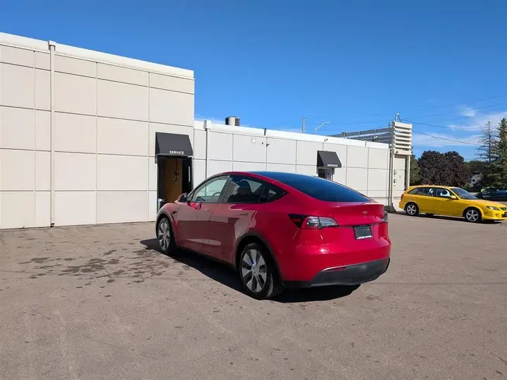 Tesla Model Y 2023 photo 3