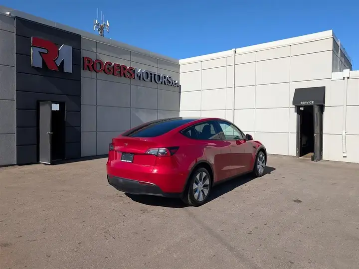 Tesla Model Y 2023 photo 5