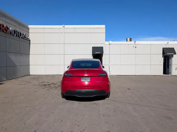 Tesla Model Y 2023 photo 4