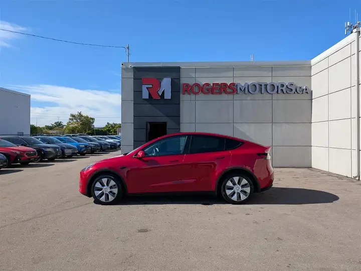 Tesla Model Y 2023 photo 2