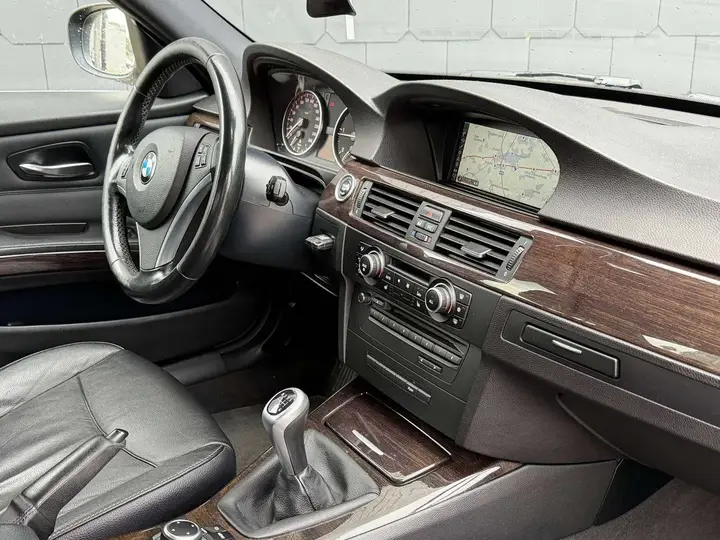 BMW 318D 2011 photo 4