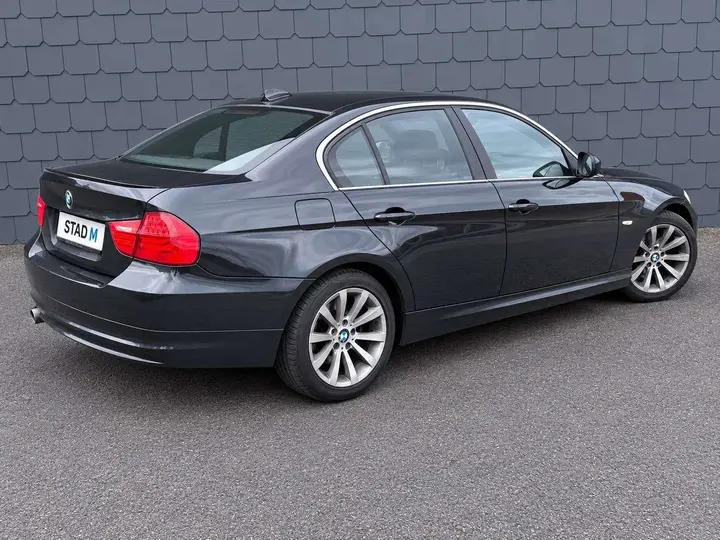 BMW 318D 2011 photo 3