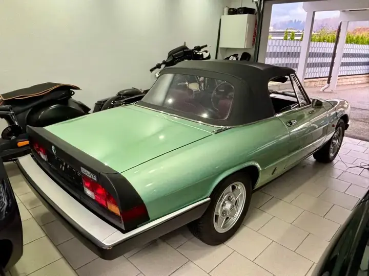 Alfa Romeo Spider 1985 photo 2