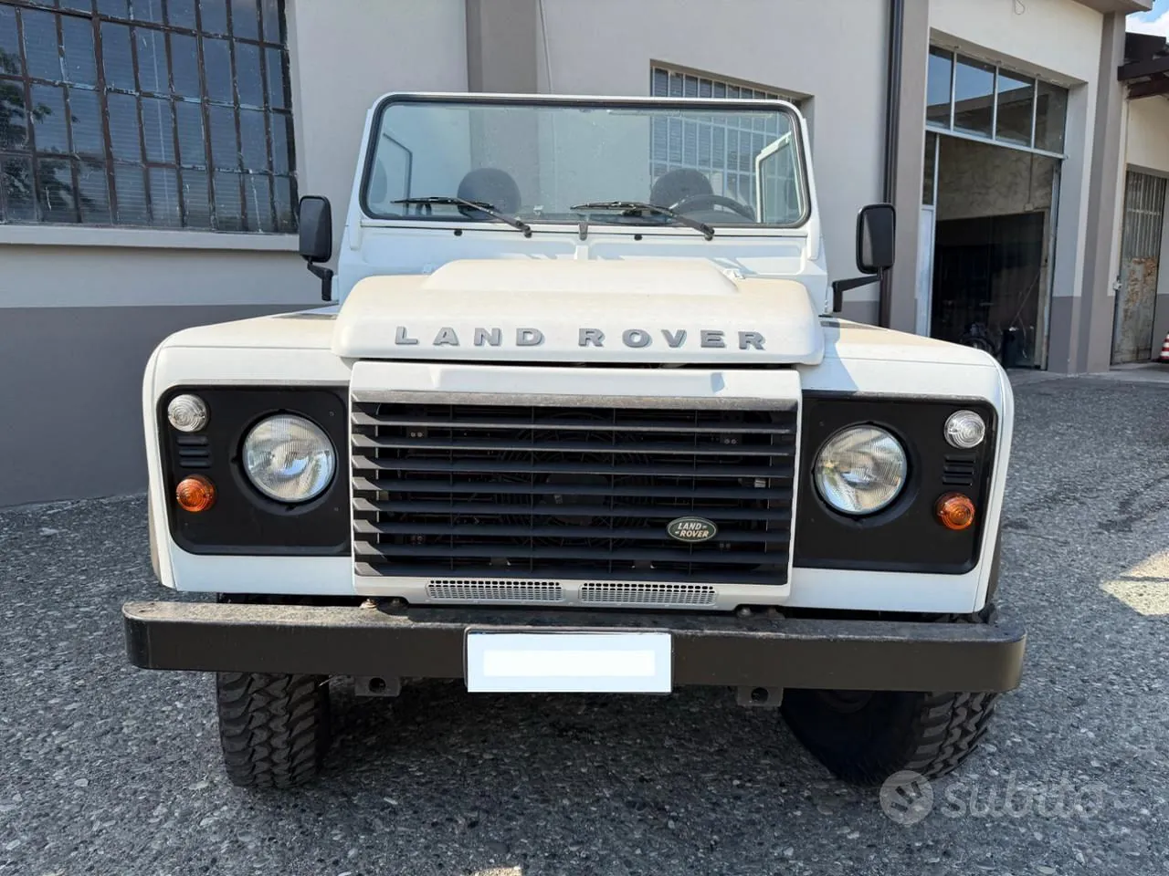 Land Rover Defender 2014 photo 2