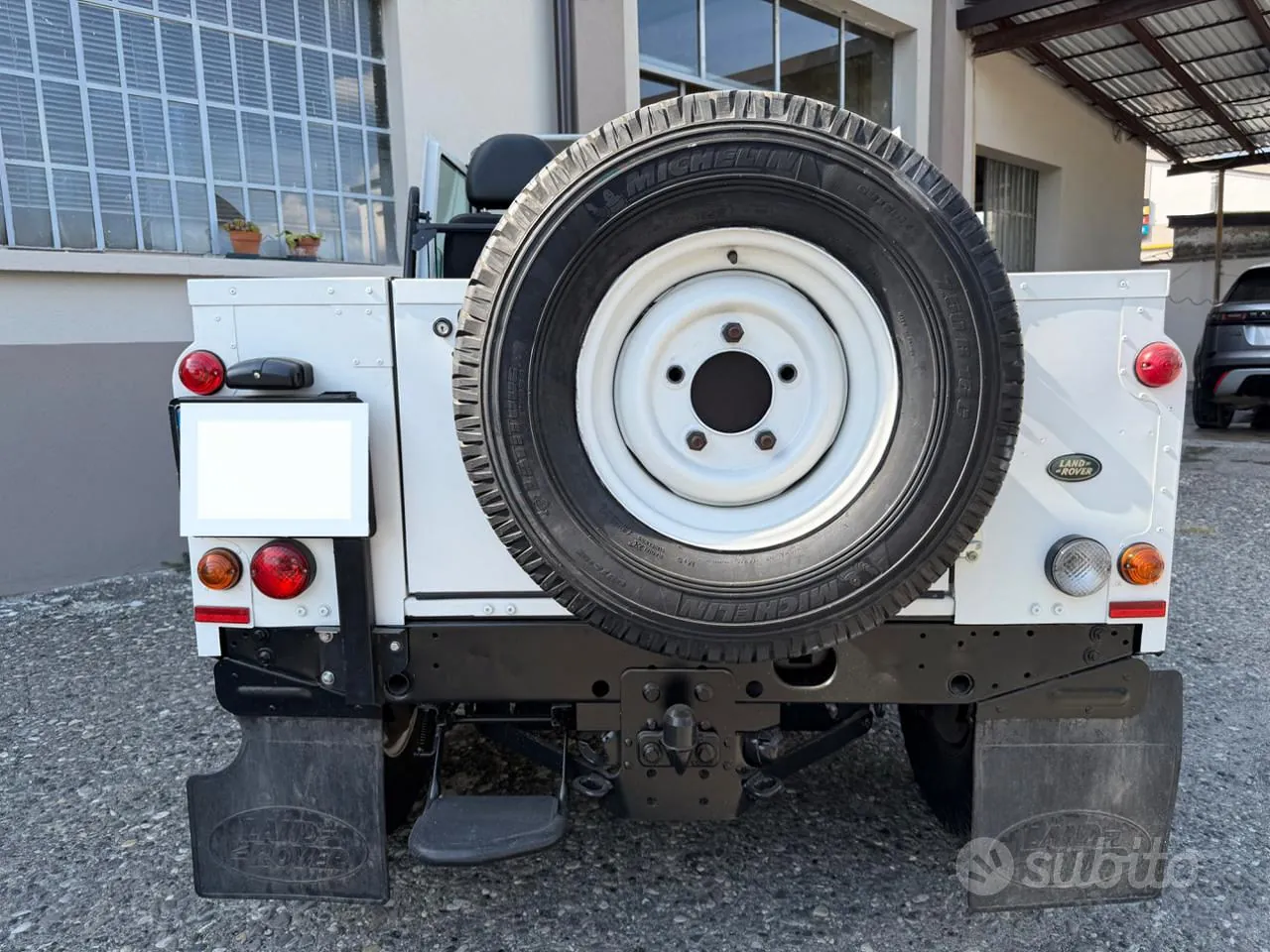 Land Rover Defender 2014 photo 5