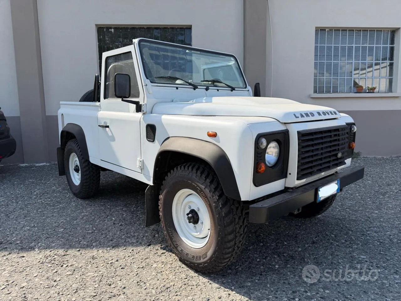 Land Rover Defender 2014 photo 3