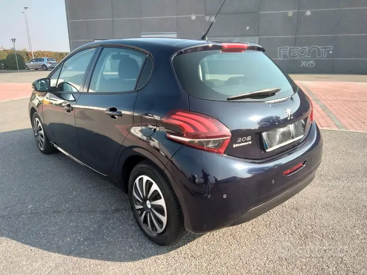 Peugeot 208 2015 photo 4