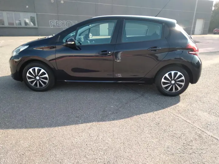 Peugeot 208 2015 photo 3