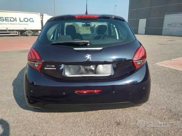 Peugeot 208 2015 photo 5