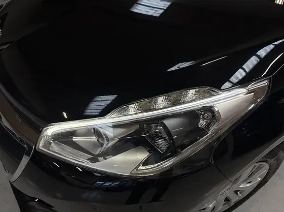 Peugeot 208 2017 photo 5