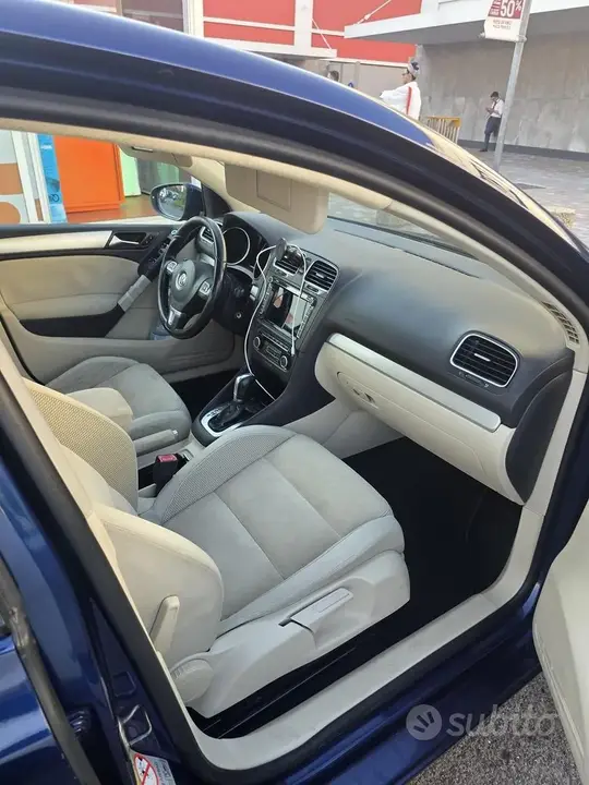 Volkswagen Golf 2011 photo 2