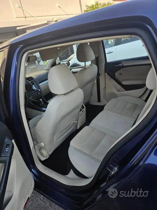 Volkswagen Golf 2011 photo 4