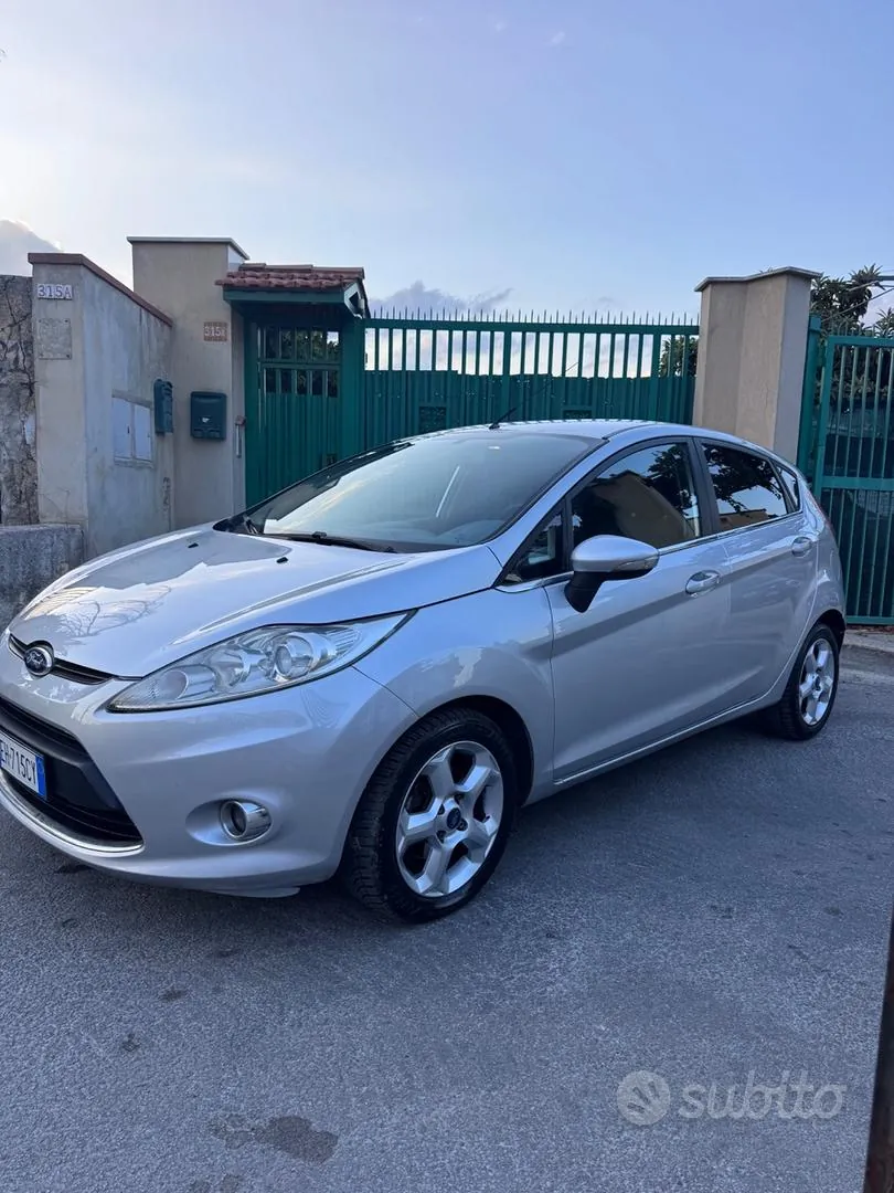 Ford Fiesta 2012 photo 3