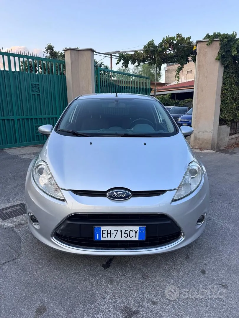 Ford Fiesta 2012 photo 2