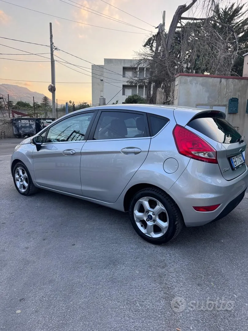 Ford Fiesta 2012 photo 4