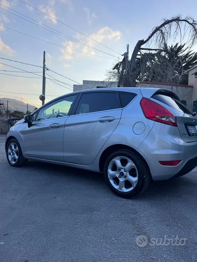 Ford Fiesta 2012 photo 5