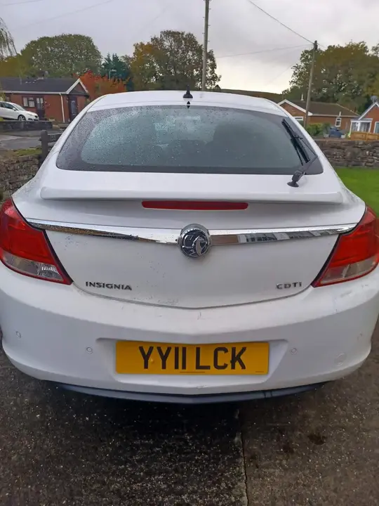 Vauxhall Insignia 2011 photo 5