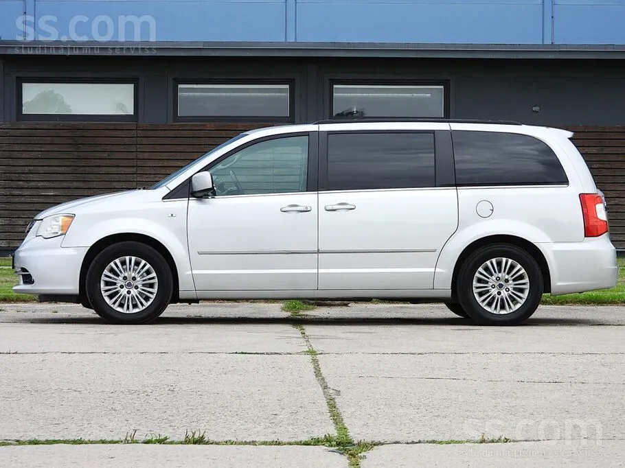 Lancia Voyager 2012 photo 5