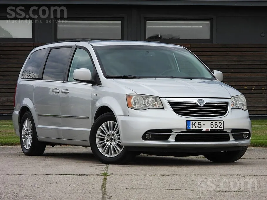 Lancia Voyager 2012 photo 2
