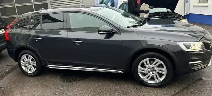 Volvo V60 2017 photo 2