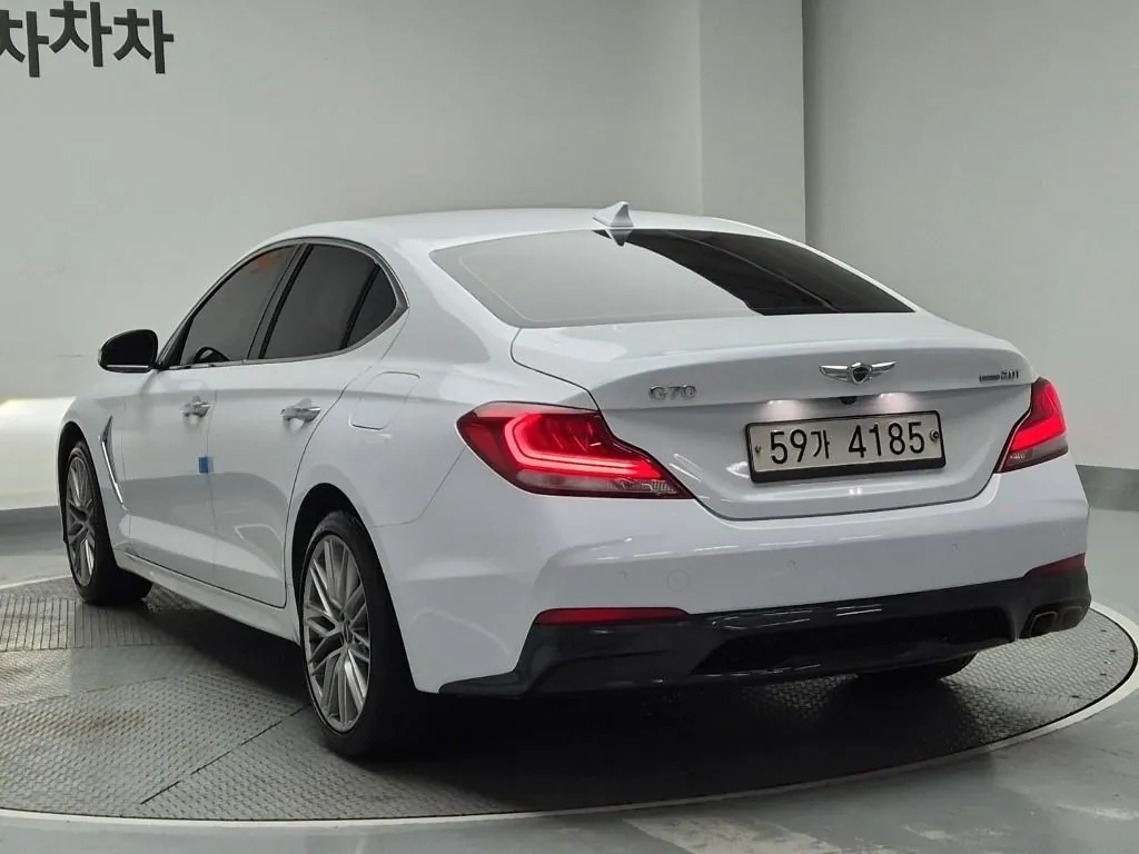 Genesis G70 2019 photo 2