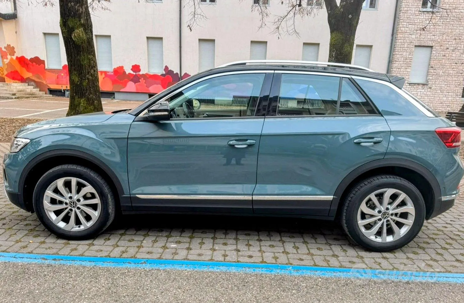 Volkswagen T-Roc 2023 photo 3