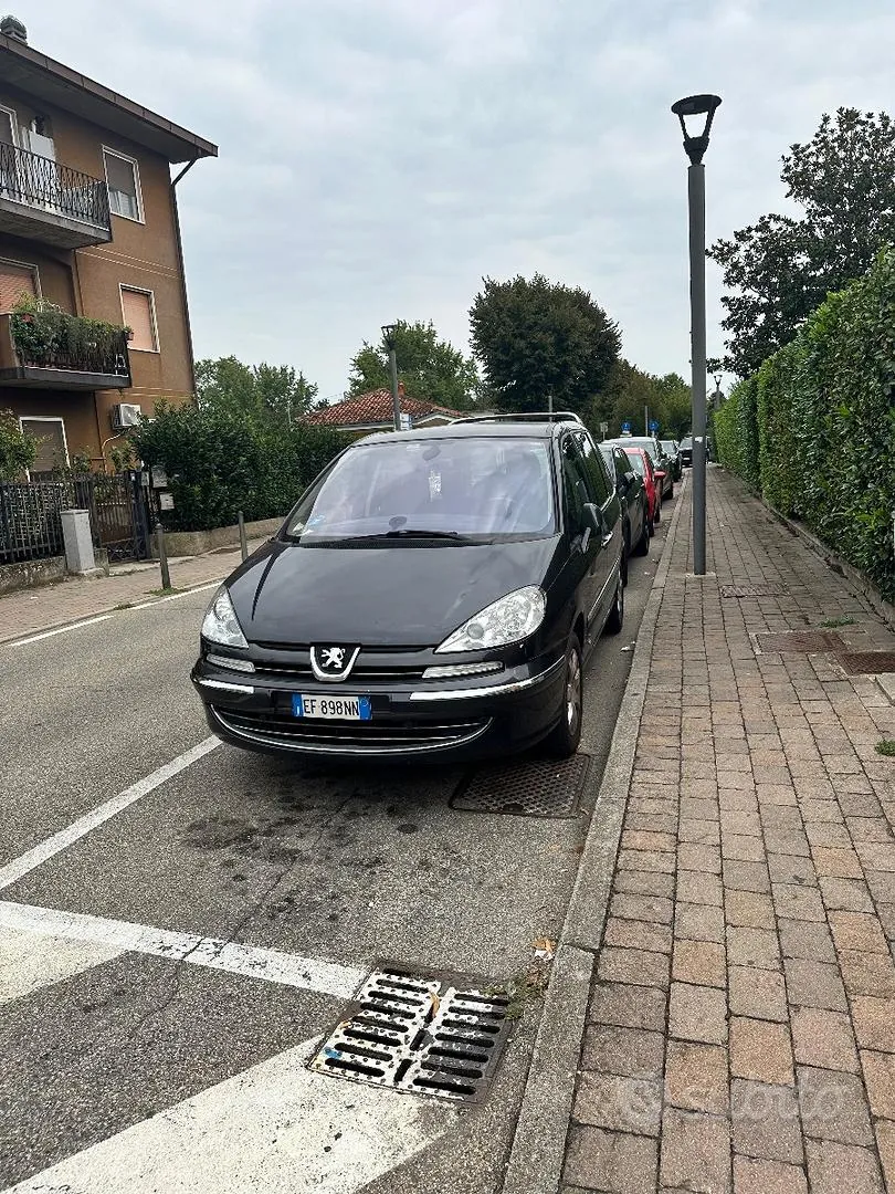 Peugeot 807