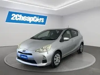 Toyota Aqua 2013 photo 2