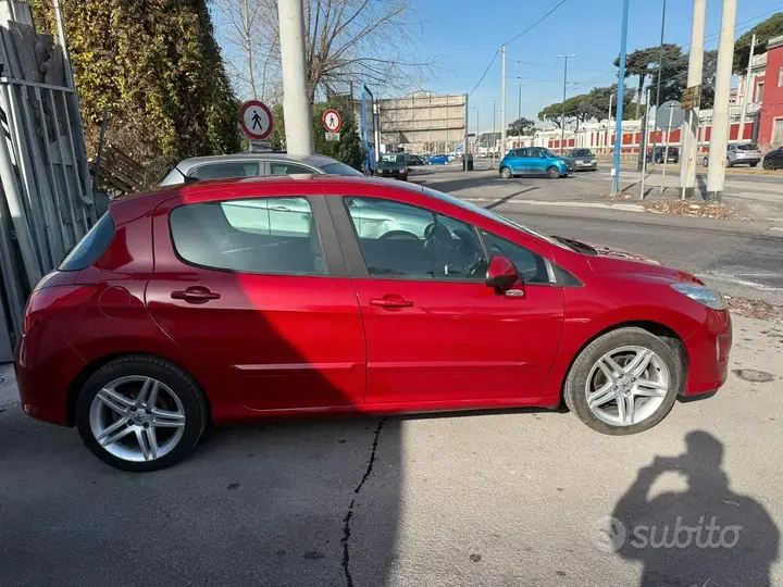 Peugeot 308 2011 photo 3